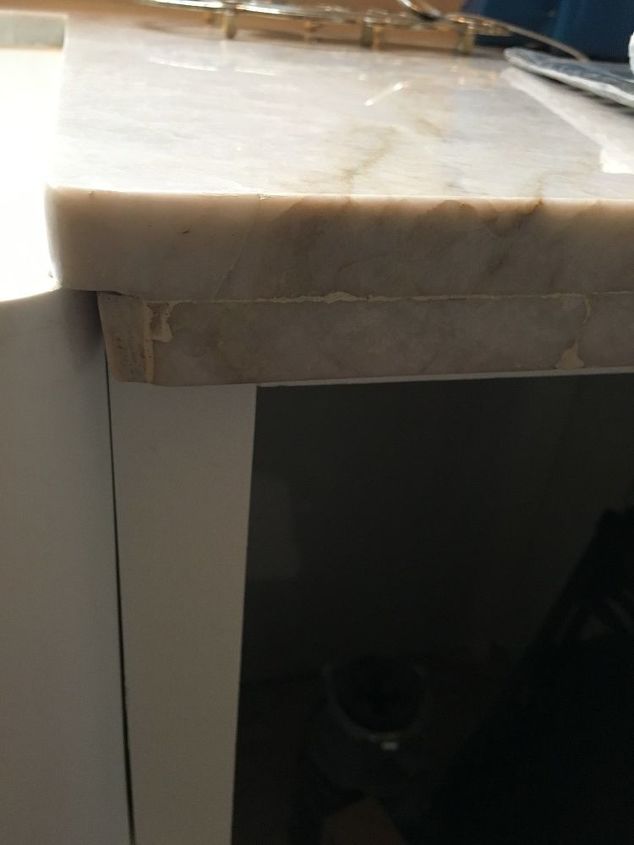 q huge gap between the wall and the countertop