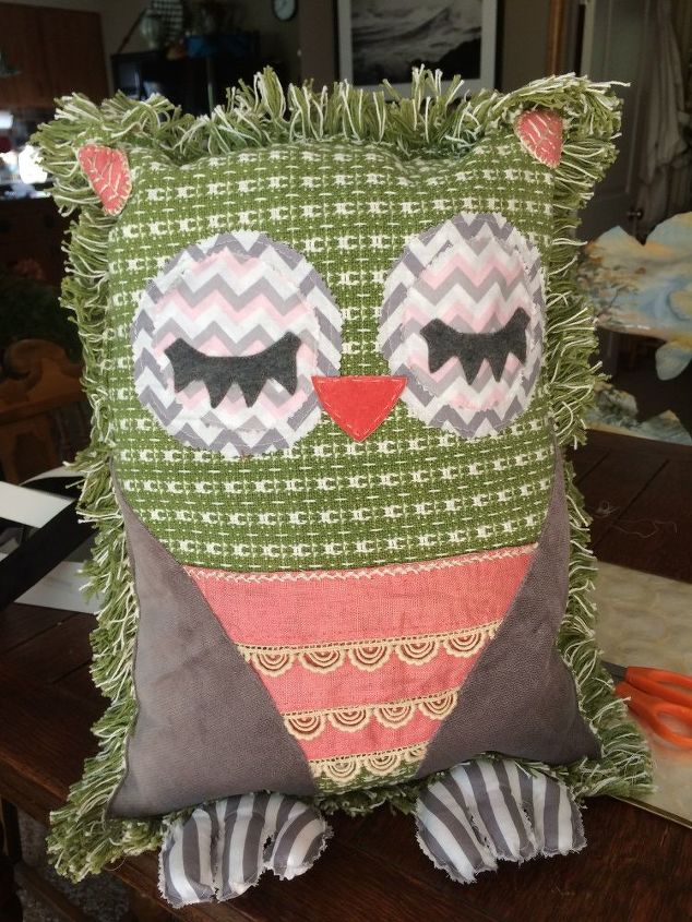 owl inspired theme toddler bedroom, owl placemat pillow finished