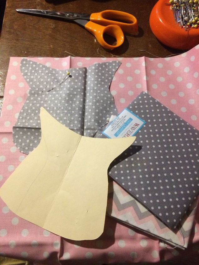 owl inspired theme toddler bedroom, making pattern for owl shelf sitters