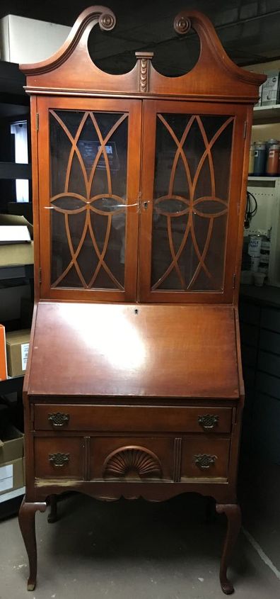 secretary in black lace, Before