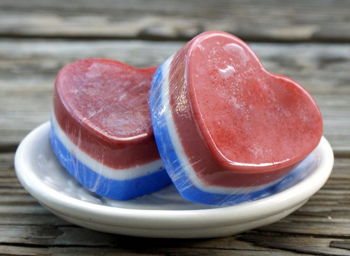 s 22 homemade soaps you can give as gifts all year round, Red White Blue 4th of July Soap