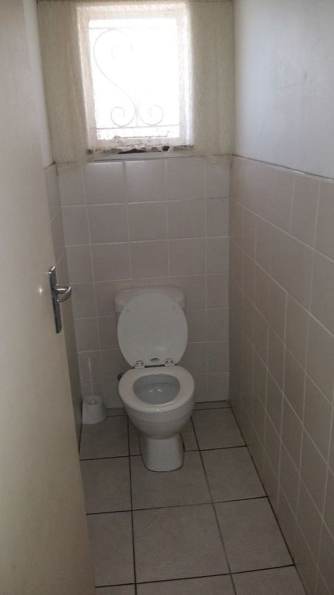 make a tiny toilet area interesting but not busy
