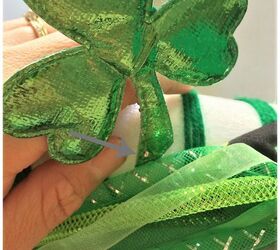 dollar store headbands turned st patrick s day wreath, Pin shamrocks to top of wreath