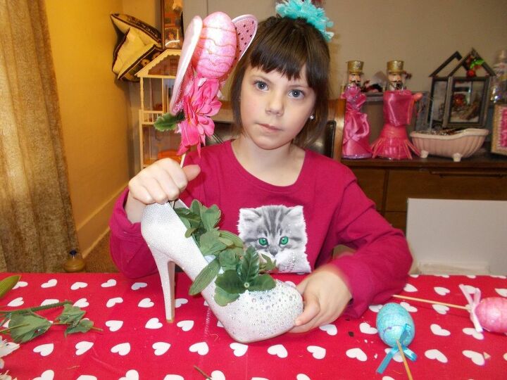 pea central de pscoa projetada por uma criana de sete anos