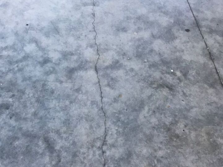q crack in concrete floor
