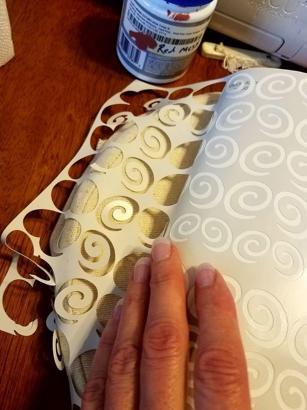 beginners stenciling, Applying stencil to fabric
