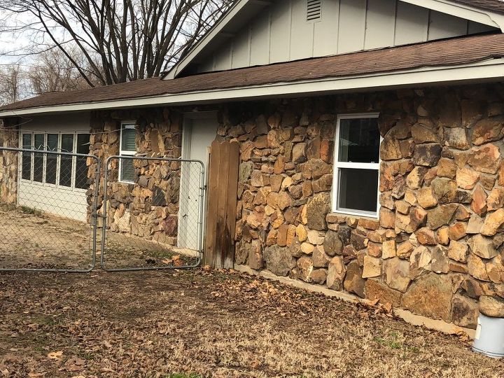 compra de uma casa dos anos 70 feita com muita pedra do campo precisa de limpeza