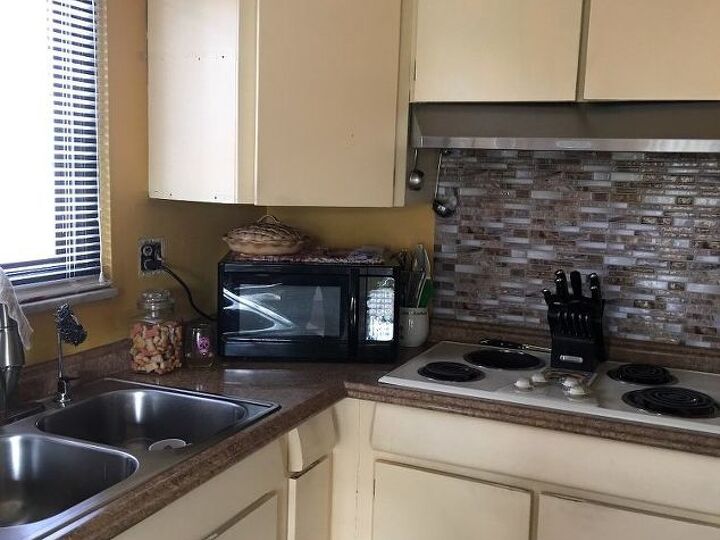 q stumped on coordinating colors for kitchen
