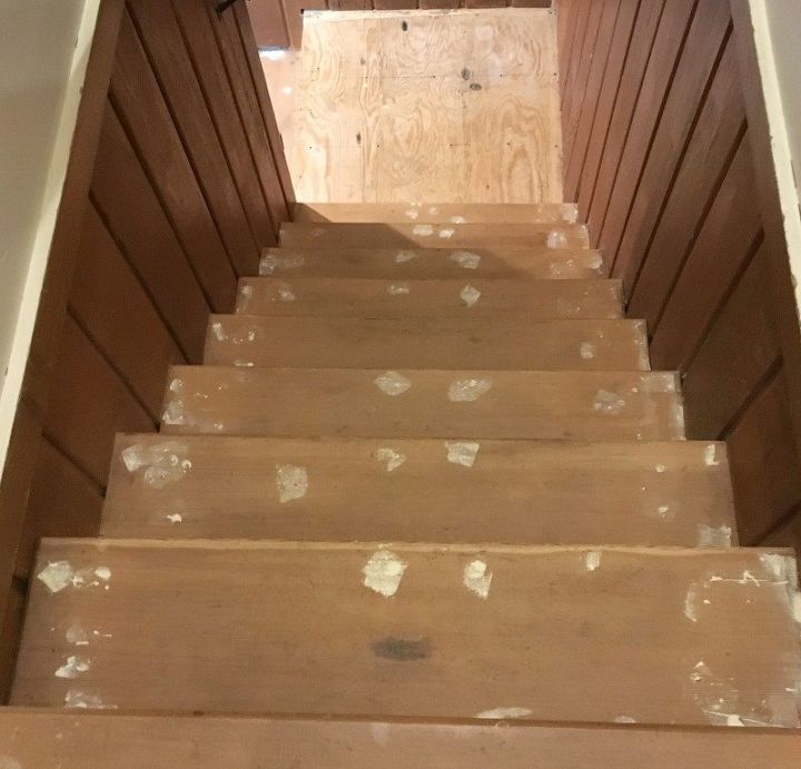 mude as escadas de carpete para pintar