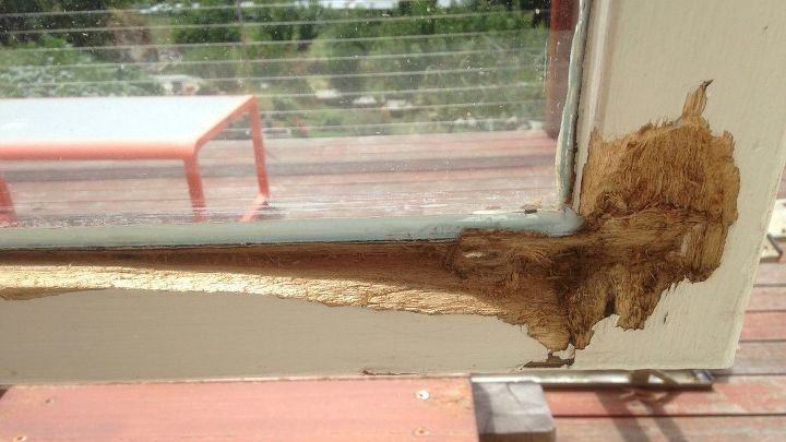 reparar un marco de ventana podrido, Eliminar la podredumbre