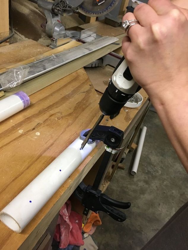 armazenamento de rolos de pintura usando tubos de encanamento