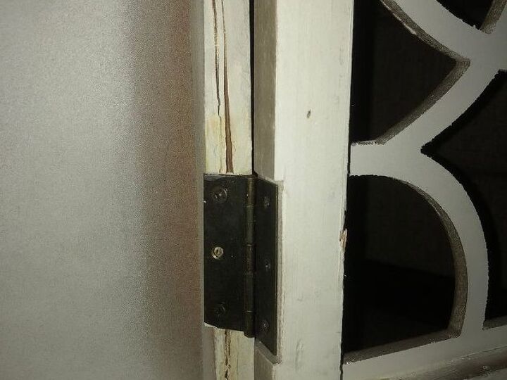 q doors came off the hinge when i opened it