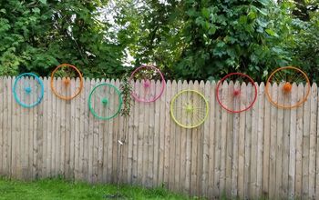 Arte del patio con ruedas de bicicleta
