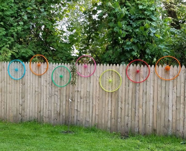 bicycle wheel yard art