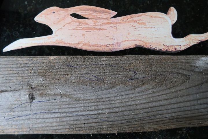 coelho de madeira de paletes de arte popular