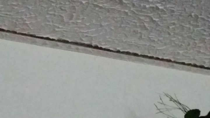 q split drywall tape shows 1 4 to 1 2 inch gap that goes up and down in