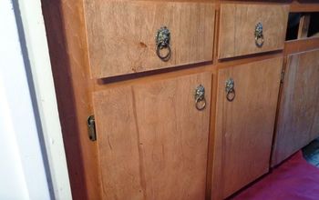  Transforme as portas planas de armários antigos