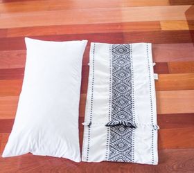 no sew pillow cover using a table runner