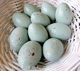 ideas rpidas de huevos de pascua que son demasiado lindos, Huevos de petirrojo moteados en madera