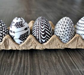 ideas rpidas de huevos de pascua que son demasiado lindos, Huevos de Pascua con Sharpie Doodle