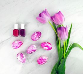 s quick easter egg ideas that are just too cute, Marble eggs with vibrant nail polish colors