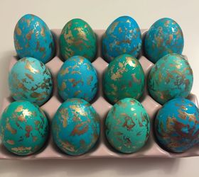 s quick easter egg ideas that are just too cute, Dye them and dab a sponge with gold paint