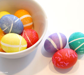 s quick easter egg ideas that are just too cute, Use rubber bands for cool patters