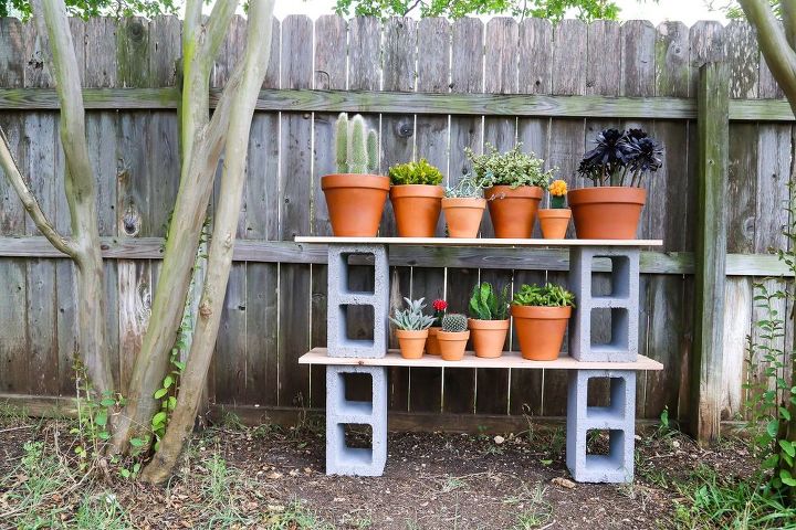 mejore su patio con estas 30 ideas ingeniosas, Estantes para plantas de bloques de hormig n de bricolaje