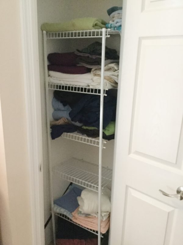organize your linen closet in less than an hour