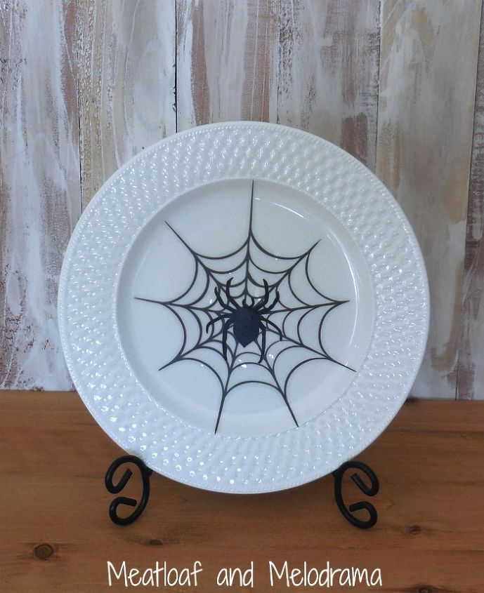 s update your plain dishes with these adorable ideas, Easy Halloween Plate