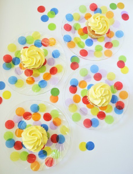 actualiza tus platos sencillos con estas adorables ideas, Platos de confeti DIY