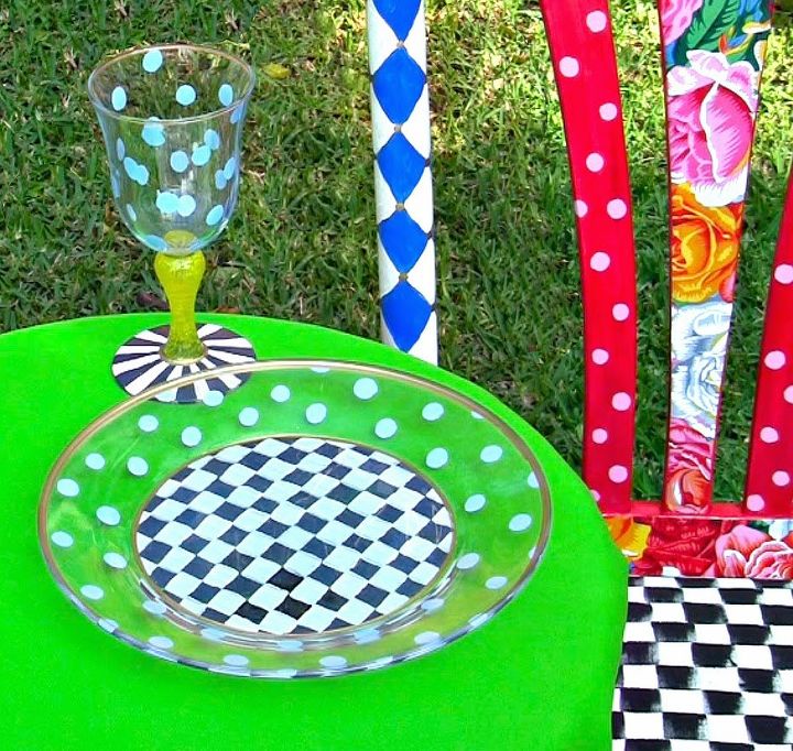 atualize seus pratos simples com essas ideias adorveis, Pintar permanentemente placas de vidro