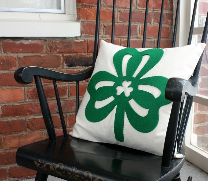 s 15 awesome projects to get you ready for st patrick s day, Easy Pillows