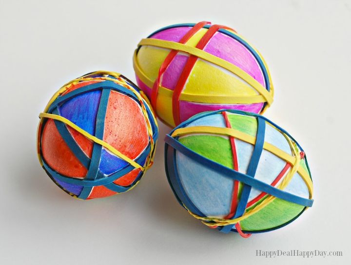 ideia para decorar ovos de pscoa com canetinhas e elsticos