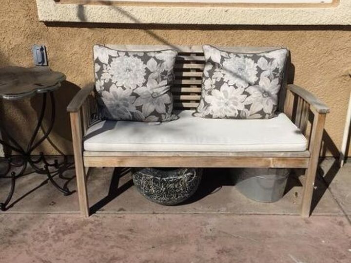 q what kind of paint can i use on outdoor bench pad