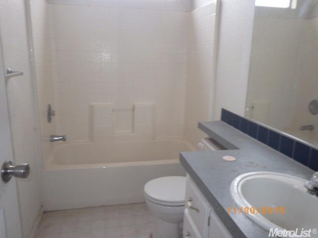 diy accent pallet bathroom