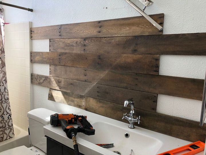 diy accent pallet bathroom