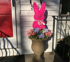 9 cute ways to decorate your front porch for easter, 6 Giant peeps topiary