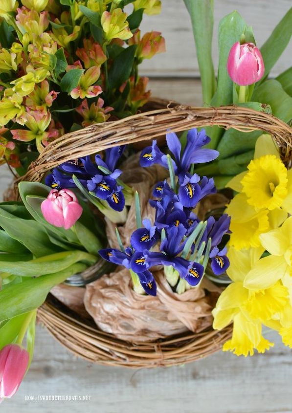 crie uma cesta com flores para a primavera ou a pscoa
