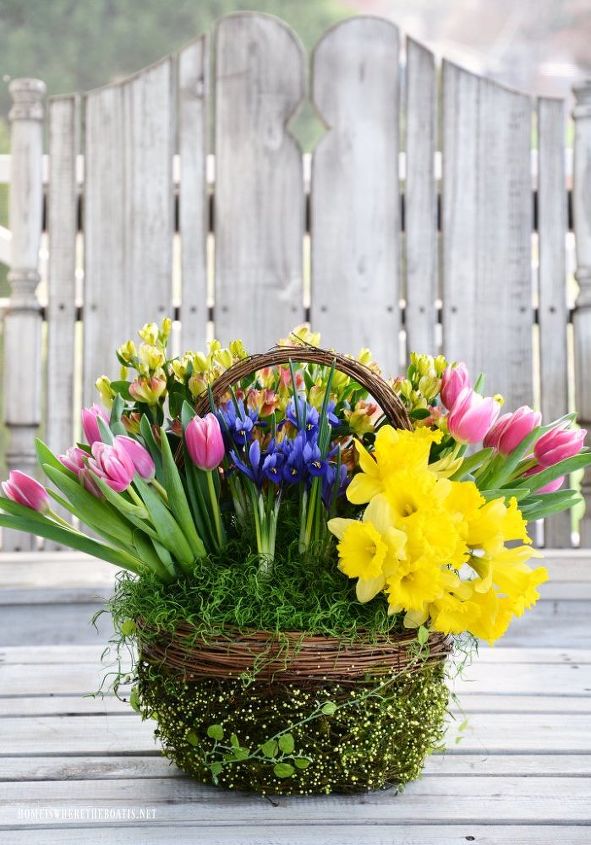 crea una cesta con flores para la primavera o la pascua