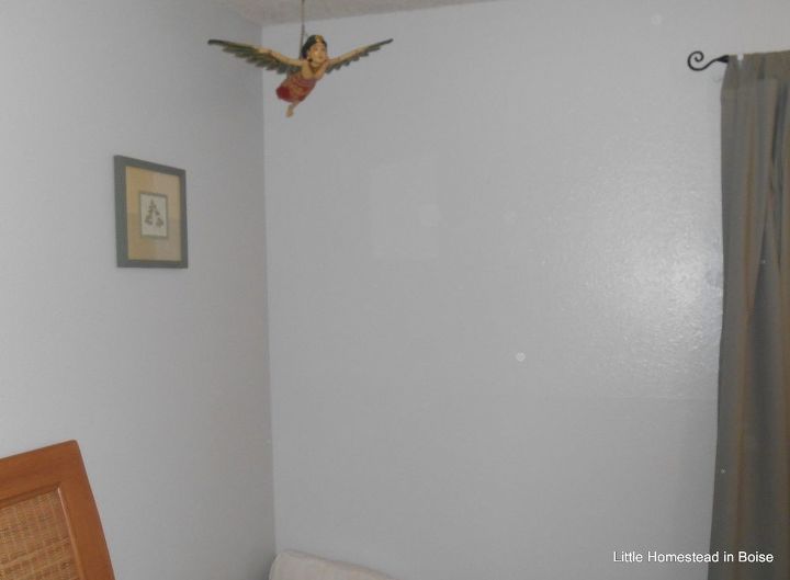 diy floating cedar shelf for bedroom, Before photo empty wall