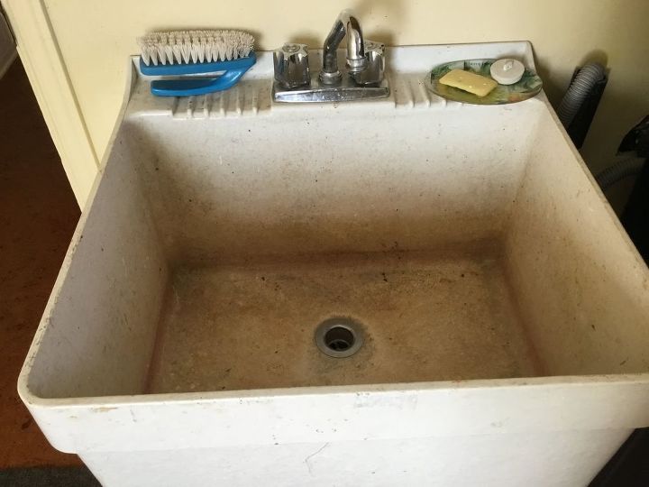 How to Paint a Fiberglass Utility Sink? 