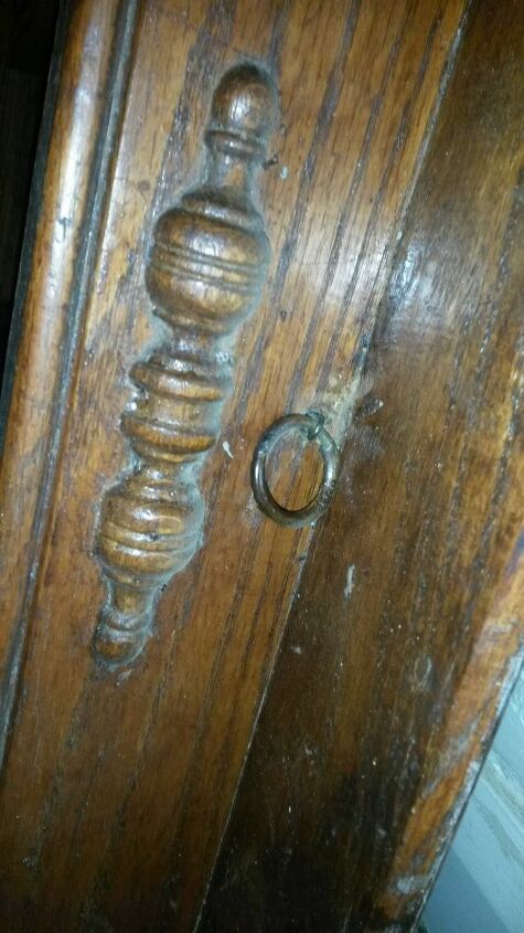 q anybody know how to tell the age and maker of a table
