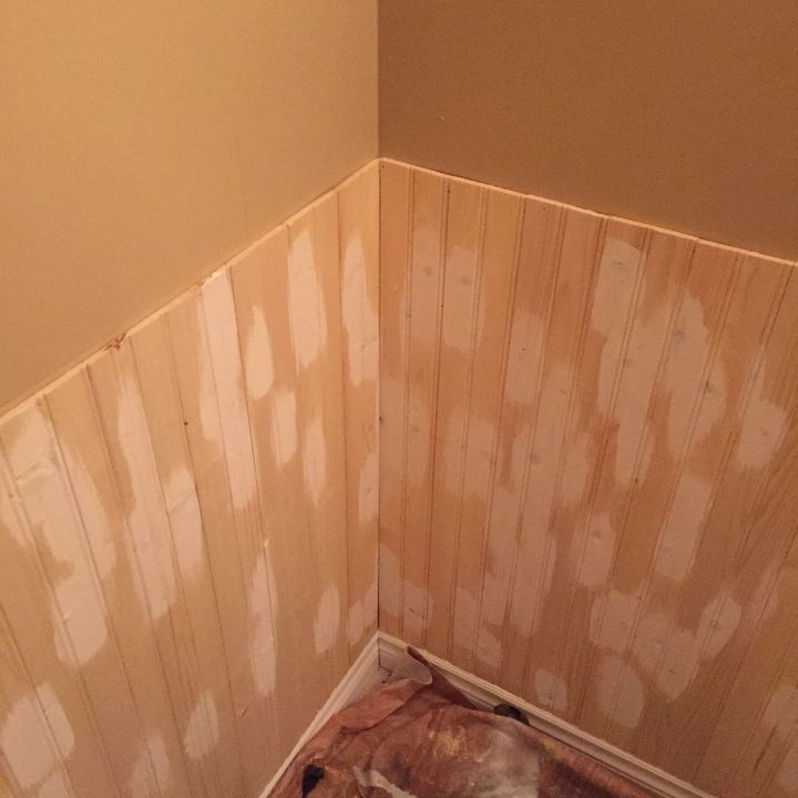 painis de madeira para um banheiro muito pequeno
