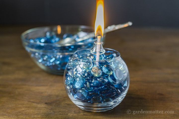 15 cosas increbles que puedes hacer con gemas de la tienda del dlar, Vi rtelos en tarros de cristal para hacer linternas