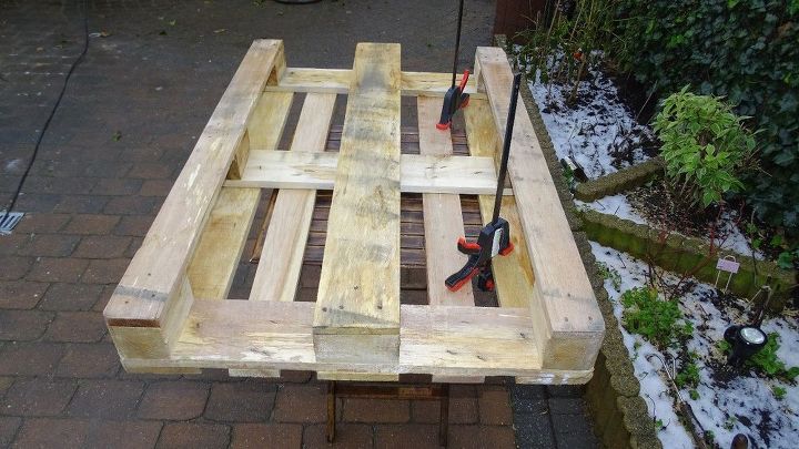 how to build an easy and diy pallet shelf free plan