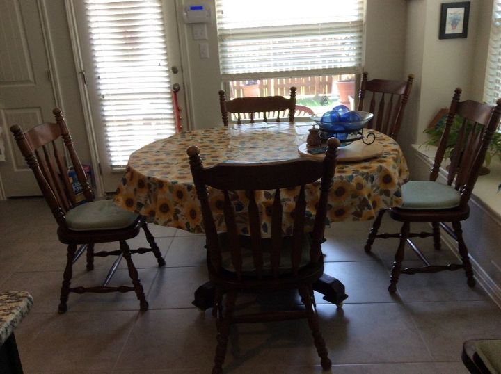 What size round rug under my round table ? | Hometalk