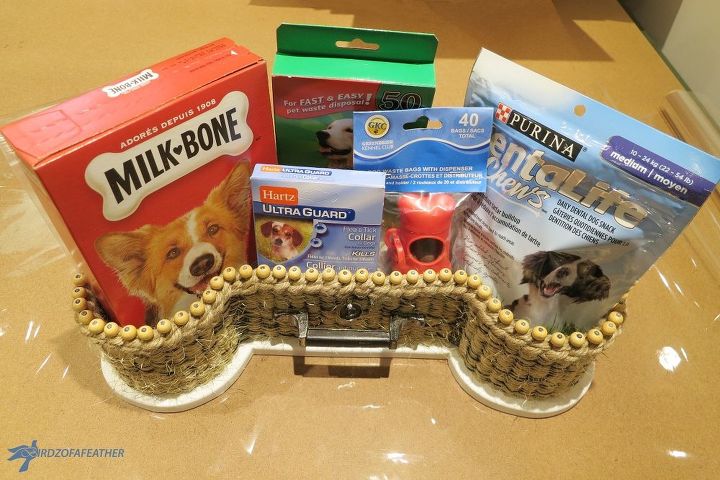 cesta de juguetes para perros inspirada en pottery barn regala un hueso al perro