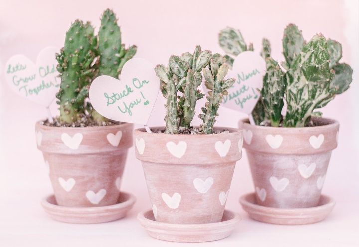22 ideas to make your terra cotta pots look oh so pretty, Print them with hearts