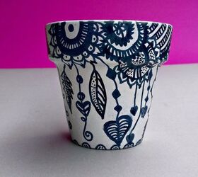 22 ideas to make your terra cotta pots look oh so pretty, Turn it into a doodling canvas